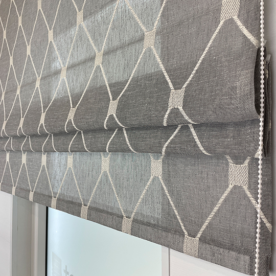 Римская штора Geometrics Tulle  из серого льняного тюля с ромбами