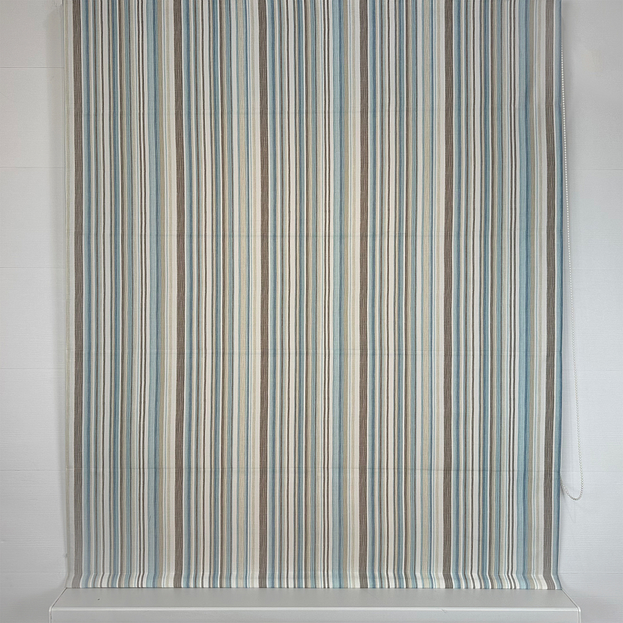 картинка Римская штора Candy Stripes голубая от магазина Topcurtains