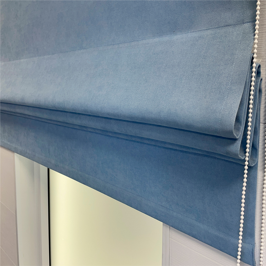 Высокое качество пошива римской шторы Canvas Blue