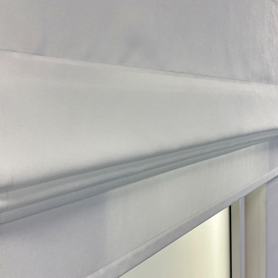 Мягкая и приятная фактура ткани римской шторы Canvas White