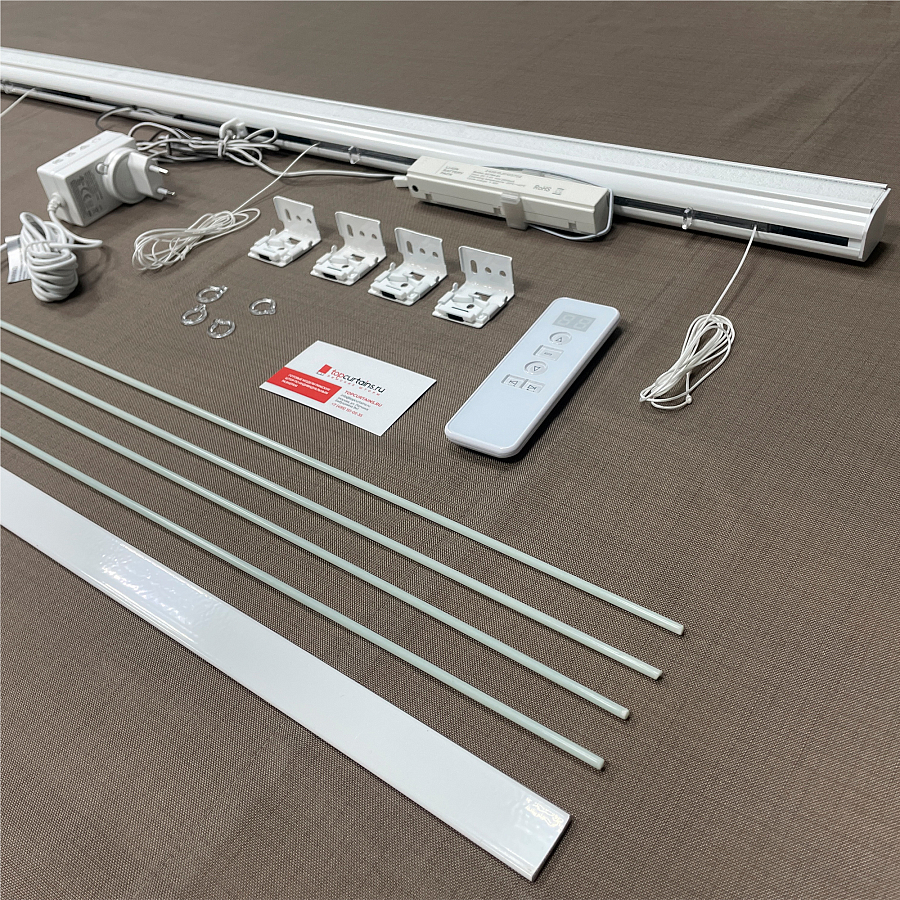 картинка Аккумуляторный карниз для римских штор с электродвигателем A-OK 7.4V от магазина Topcurtains