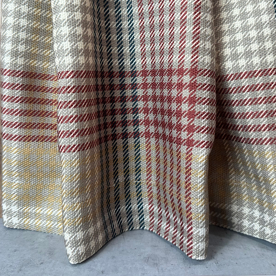 картинка Штора из рогожки в клетку Tartan красный от магазина Topcurtains