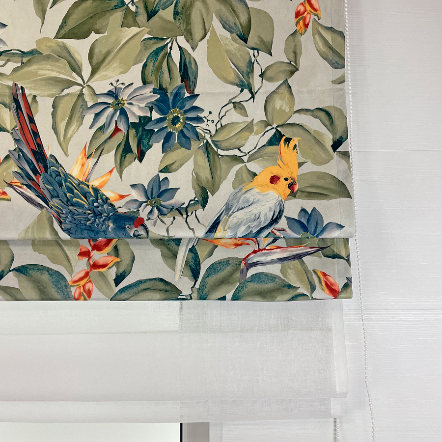 картинка Двойная римская штора Funny Parrots день и ночь от магазина Topcurtains