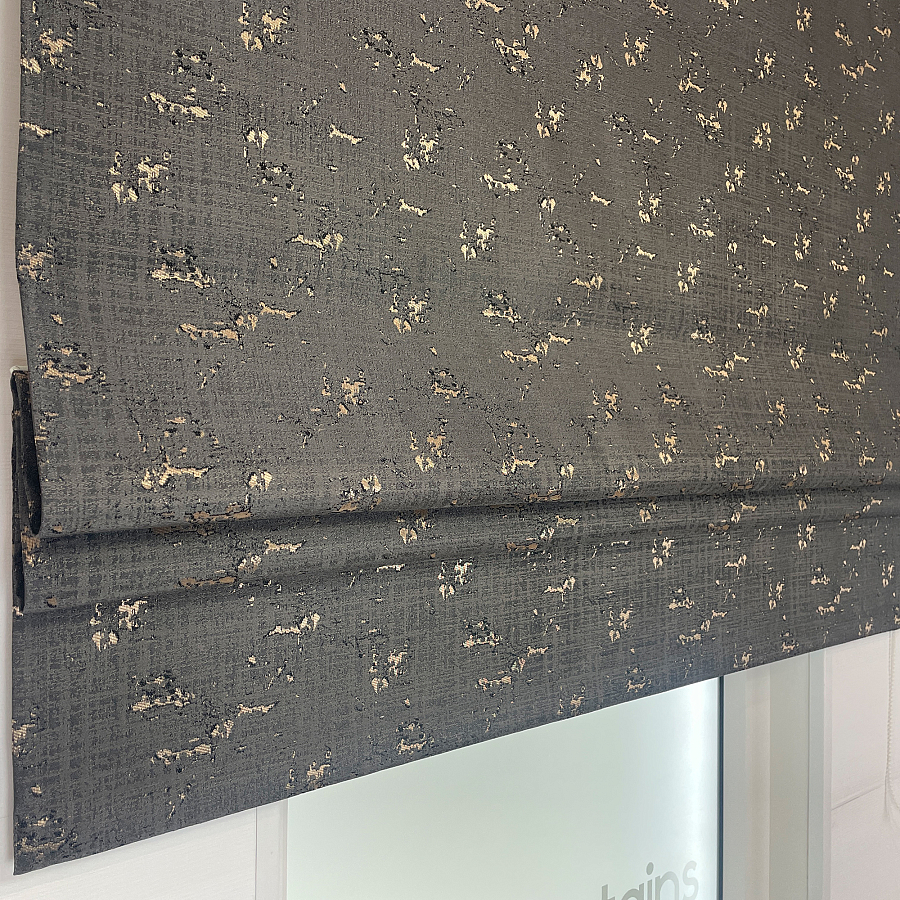 картинка Римская штора Mountain Gold графитовая от магазина Topcurtains