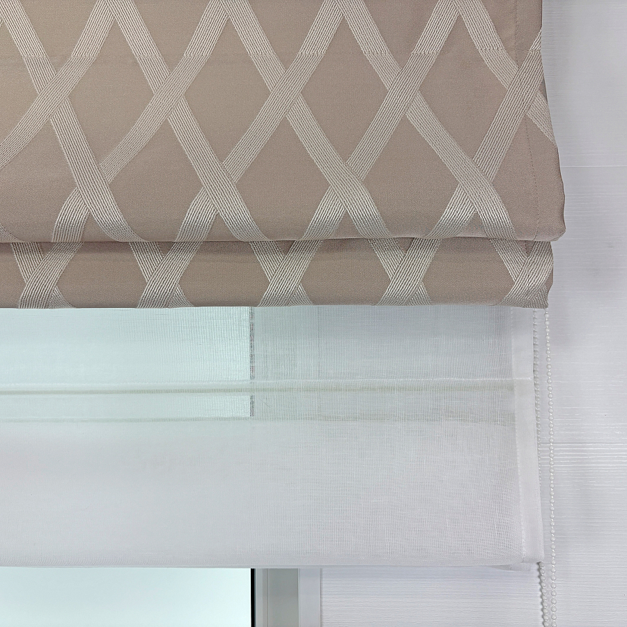 картинка Римская штора день и ночь Crystal Glow бежевая с ромбами от магазина Topcurtains