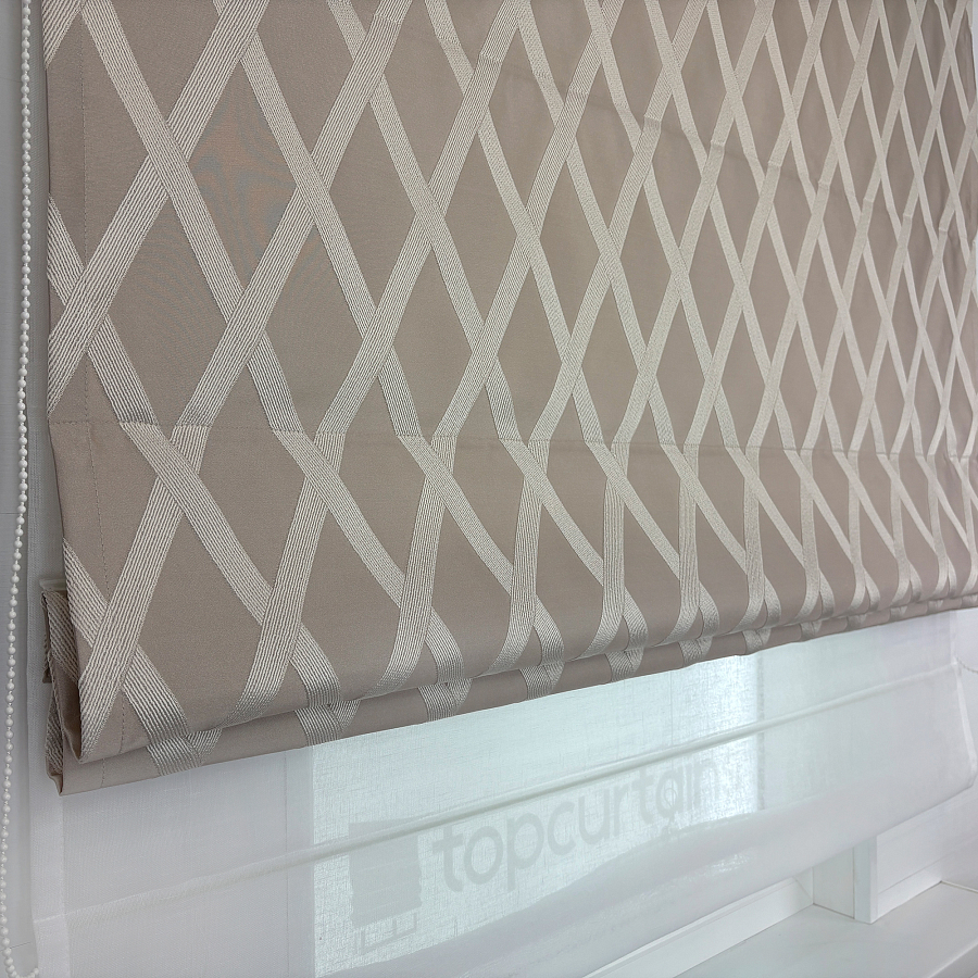 картинка Римская штора день и ночь Crystal Glow бежевая с ромбами от магазина Topcurtains
