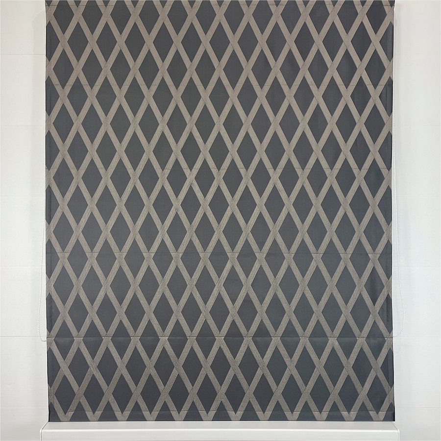 картинка Двойная римская штора Crystal Glow серая с золотистыми ромбами от магазина Topcurtains