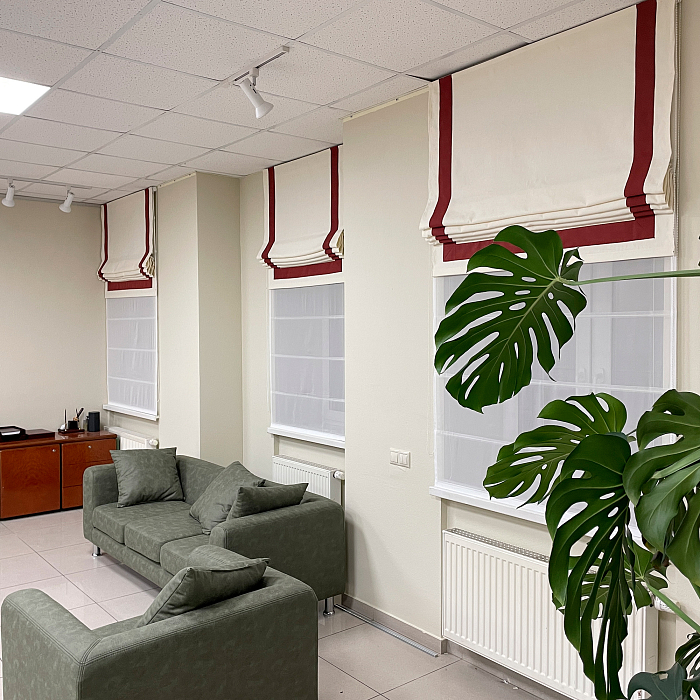 римские шторы в офис