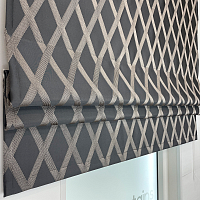 картинка Римская штора Crystal Glow серая с золотистыми ромбами от магазина Topcurtains