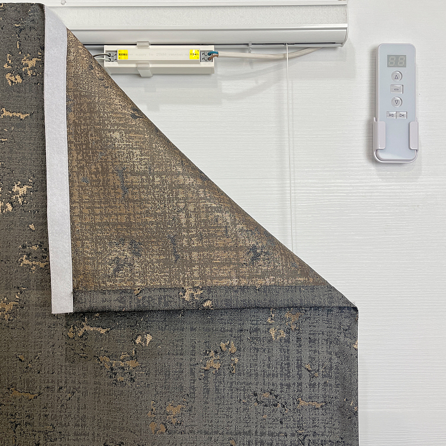 картинка Карниз для римских штор с электродвигателем A-OK 220V от магазина Topcurtains