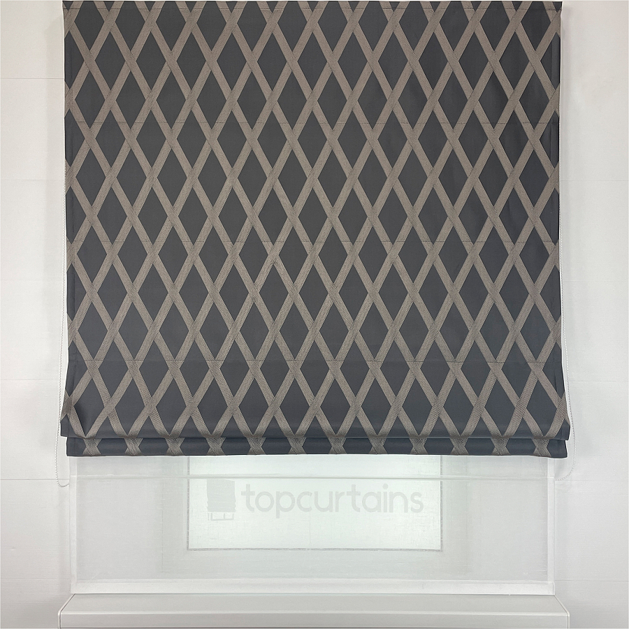 картинка Двойная римская штора Crystal Glow серая с золотистыми ромбами от магазина Topcurtains