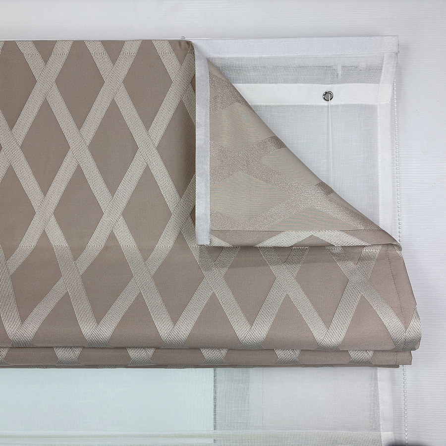 картинка Римская штора день и ночь Crystal Glow бежевая с ромбами от магазина Topcurtains