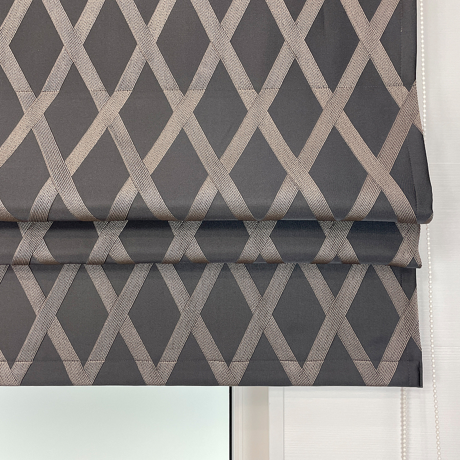 картинка Римская штора Crystal Glow серая с золотистыми ромбами от магазина Topcurtains