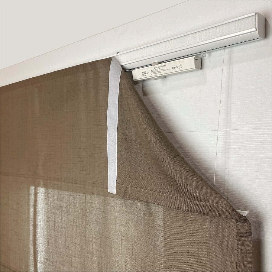 картинка Аккумуляторный карниз для римских штор с электродвигателем A-OK 7.4V от магазина Topcurtains