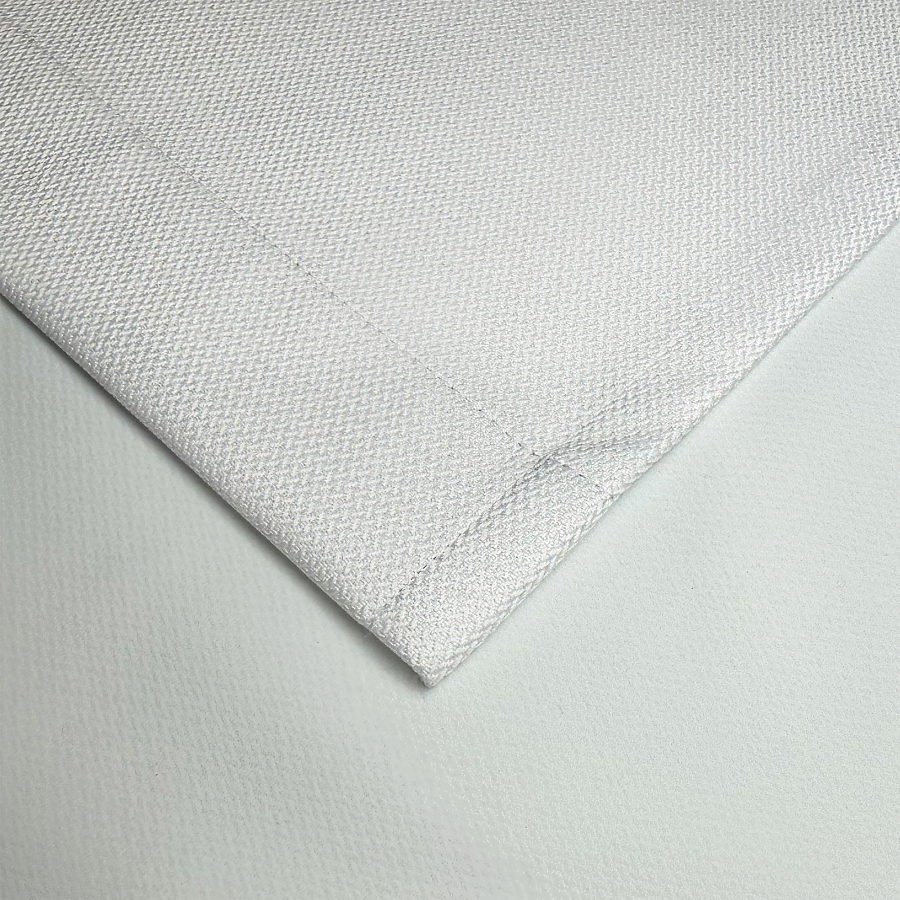 картинка Штора из белого блэкаута White Cover от магазина Topcurtains