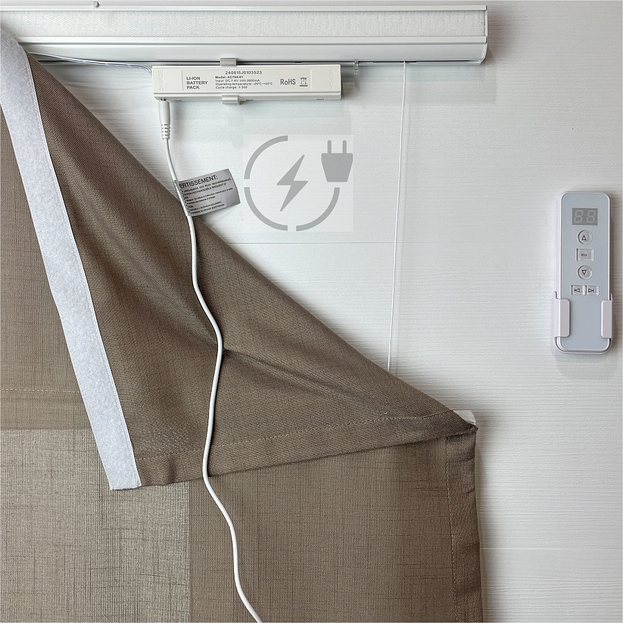 картинка Аккумуляторный карниз для римских штор с электродвигателем A-OK 7.4V от магазина Topcurtains