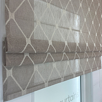 картинка Римская штора Geometrics Tulle  из бежевого тюля с вышитыми ромбами от магазина Topcurtains