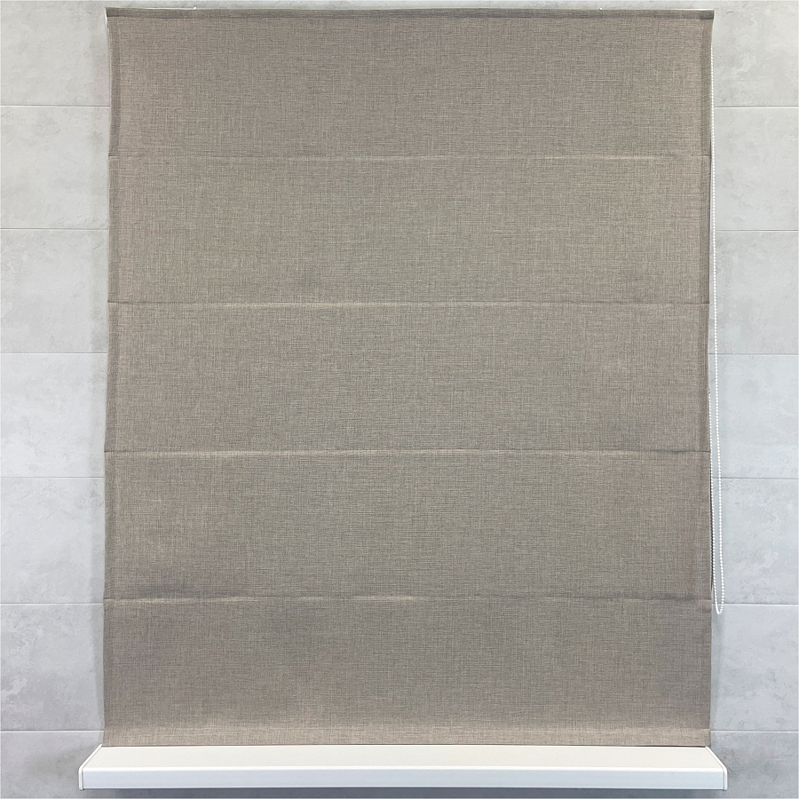 Использование подкладки позволяет значительно уплотнить ткань римской шторы