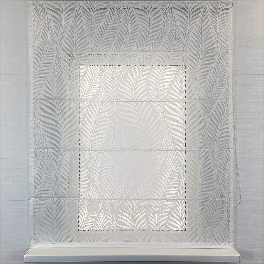Белая римская штора с прозрачным рисунком