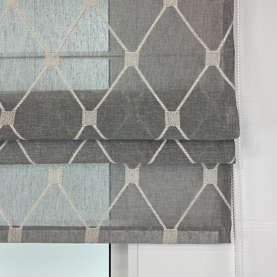 картинка Римская штора Geometrics Tulle  из серого льняного тюля с ромбами от магазина Topcurtains